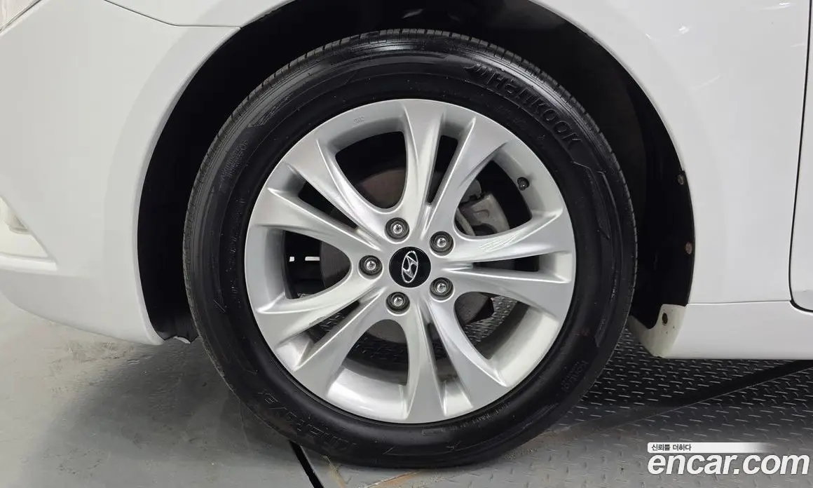 Hyundai Sonata 2010 2.0 автомат (гидро), фото 5