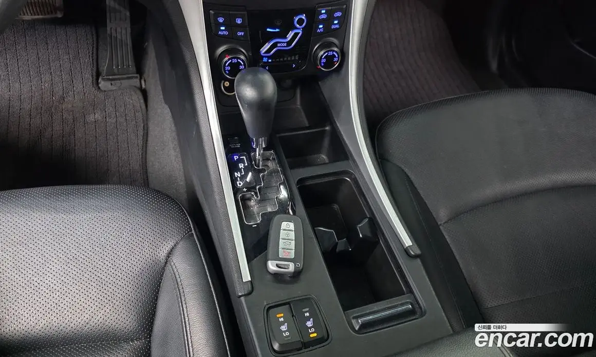 Hyundai Sonata 2010 2.0 автомат (гидро), фото 9