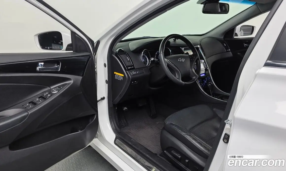 Hyundai Sonata 2010 2.0 автомат (гидро), фото 10