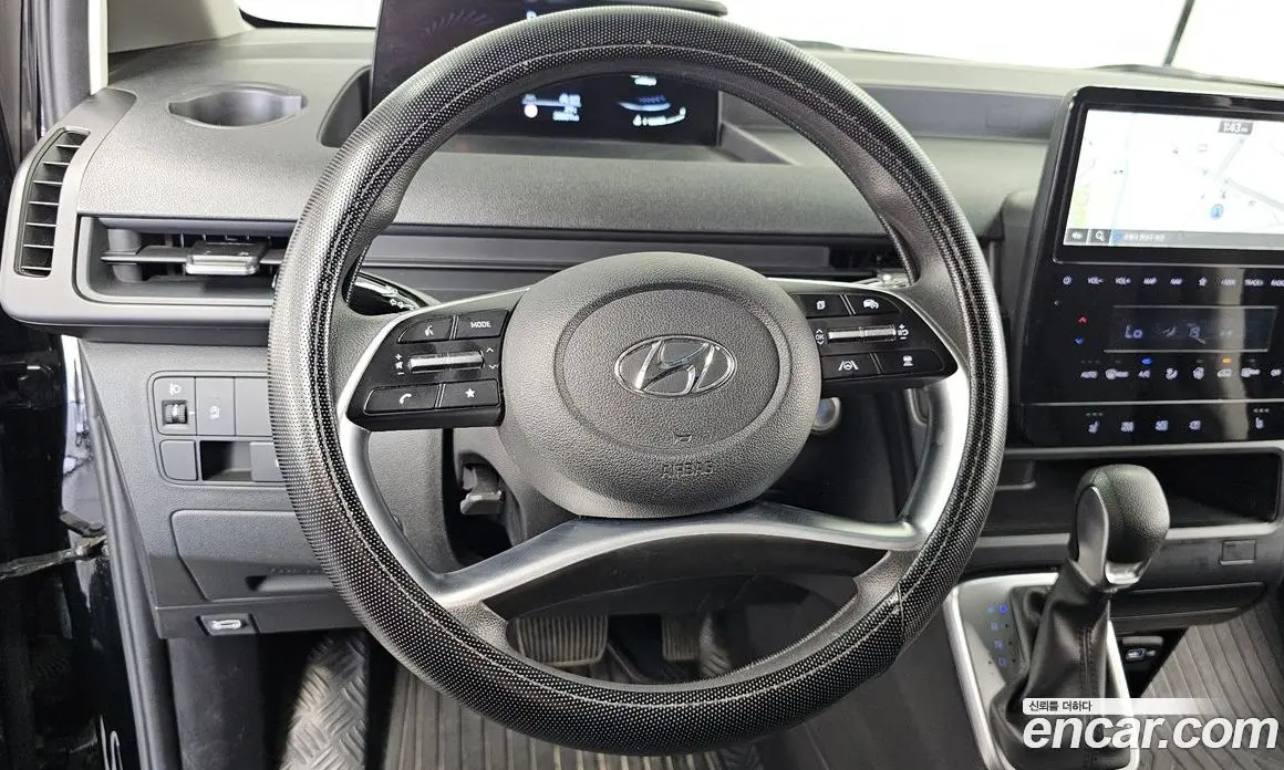 Hyundai Staria 2023 2.2 автомат (гидро), фото 13