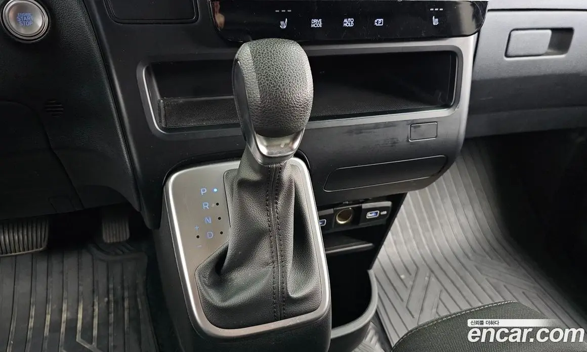 Hyundai Staria 2023 2.2 автомат (гидро), фото 9
