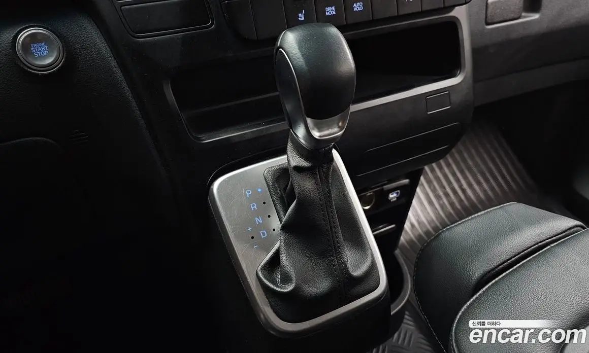 Hyundai Staria 2024 2.2 автомат (гидро), фото 12