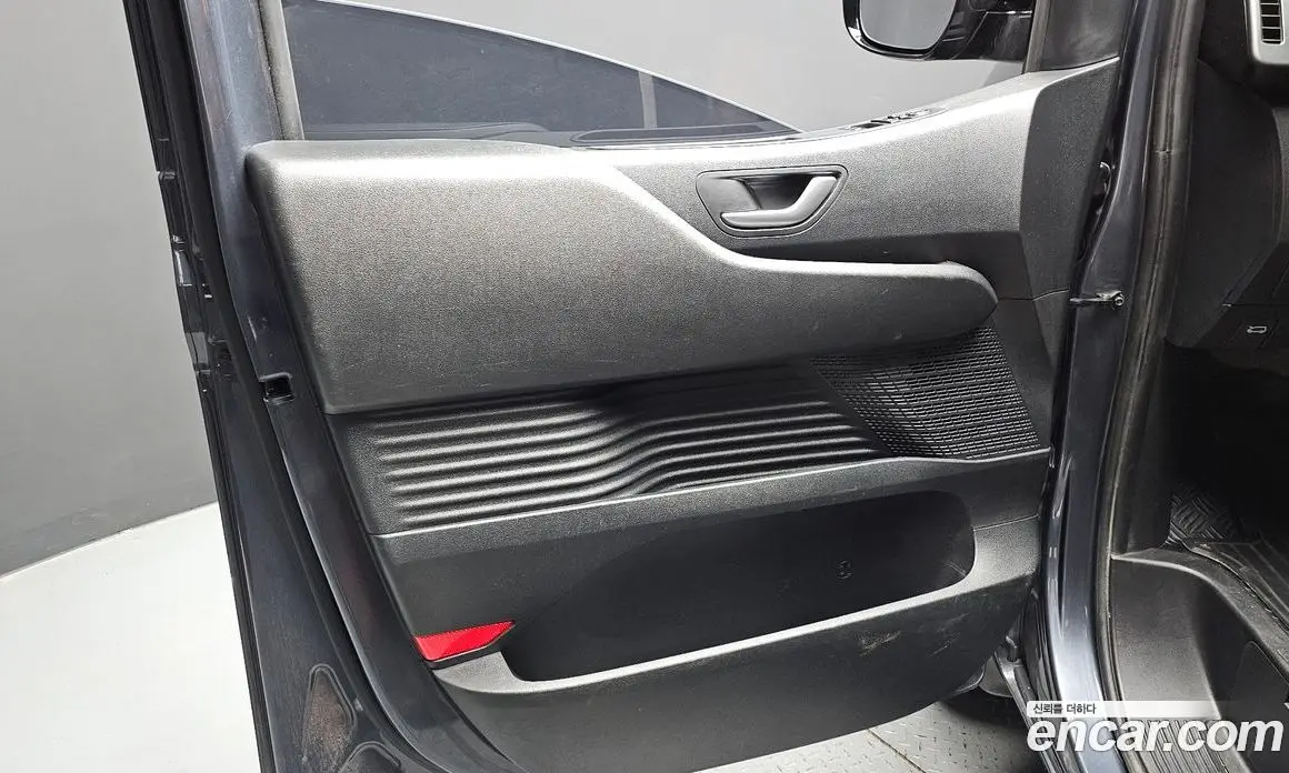 Hyundai Staria 2024 2.2 автомат (гидро), фото 14