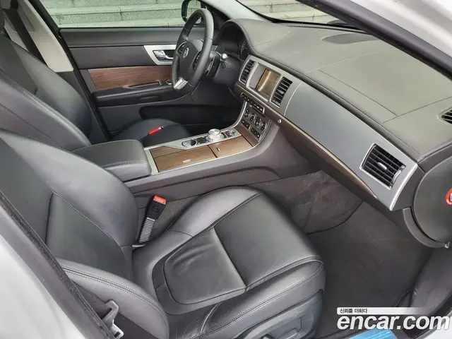 Jaguar XF 2013 3.0 автомат (гидро), миниатюра 10 Jaguar XF 2013 3.0 автомат (гидро), миниатюра 10