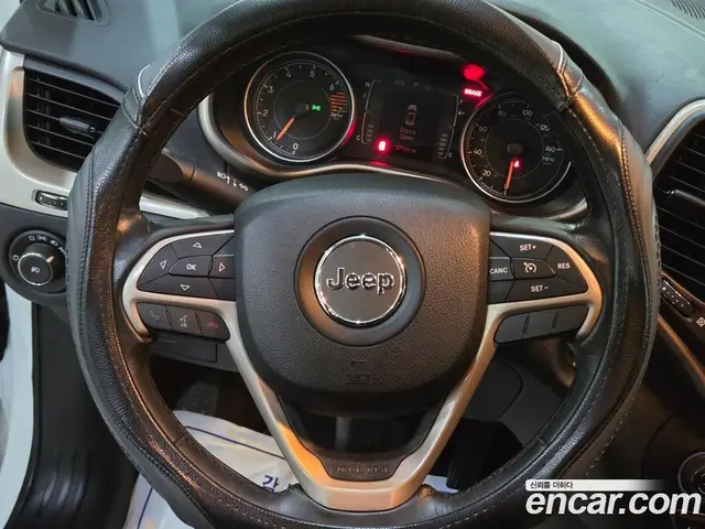 Jeep Cherokee 2016 2.4 автомат (гидро), миниатюра 9