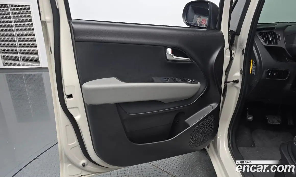 Kia Ray 2022 1.0 автомат (гидро), фото 13