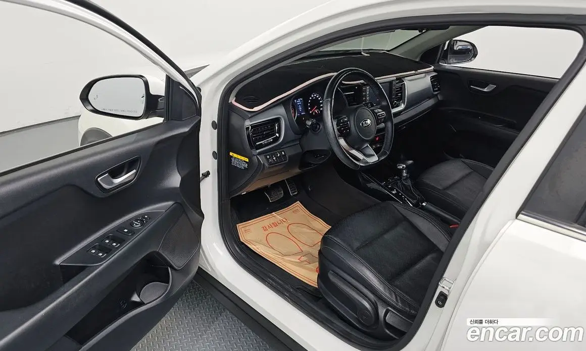 Kia Stonic 2019 1.4 автомат (гидро), фото 13