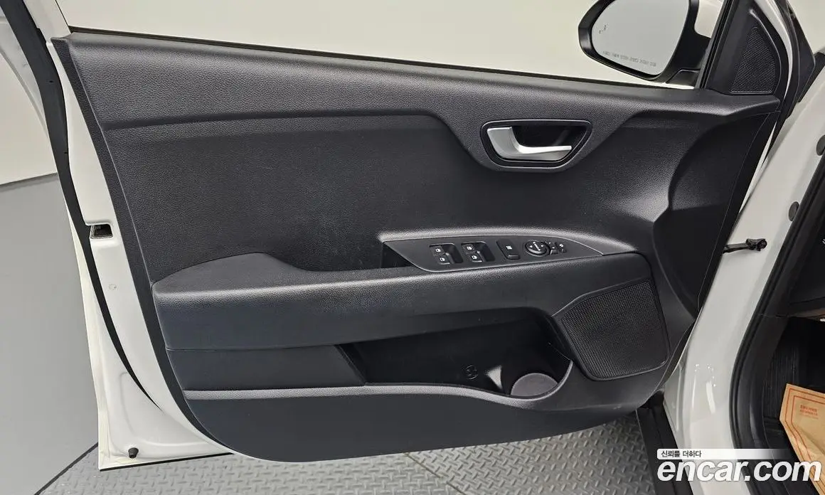 Kia Stonic 2019 1.4 автомат (гидро), фото 14