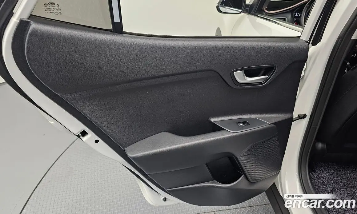Kia Stonic 2019 1.4 автомат (гидро), фото 15