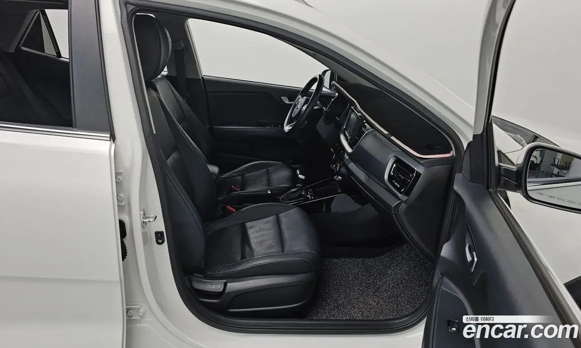 Kia Stonic 2019 1.4 автомат (гидро), фото 16