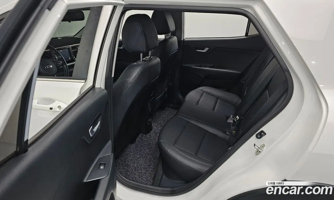 Kia Stonic 2019 1.4 автомат (гидро), фото 18