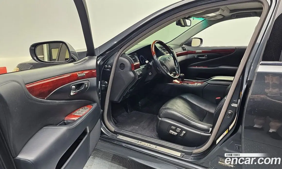 Lexus LS 2011 4.6 автомат (гидро), фото 10 Lexus LS 2011 4.6 автомат (гидро), фото 10