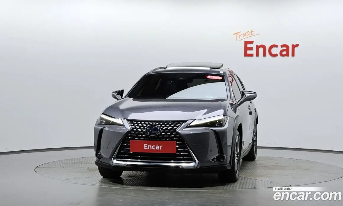 Lexus UX 2019 2.0 автомат (гидро), фото 2 Lexus UX 2019 2.0 автомат (гидро), фото 2