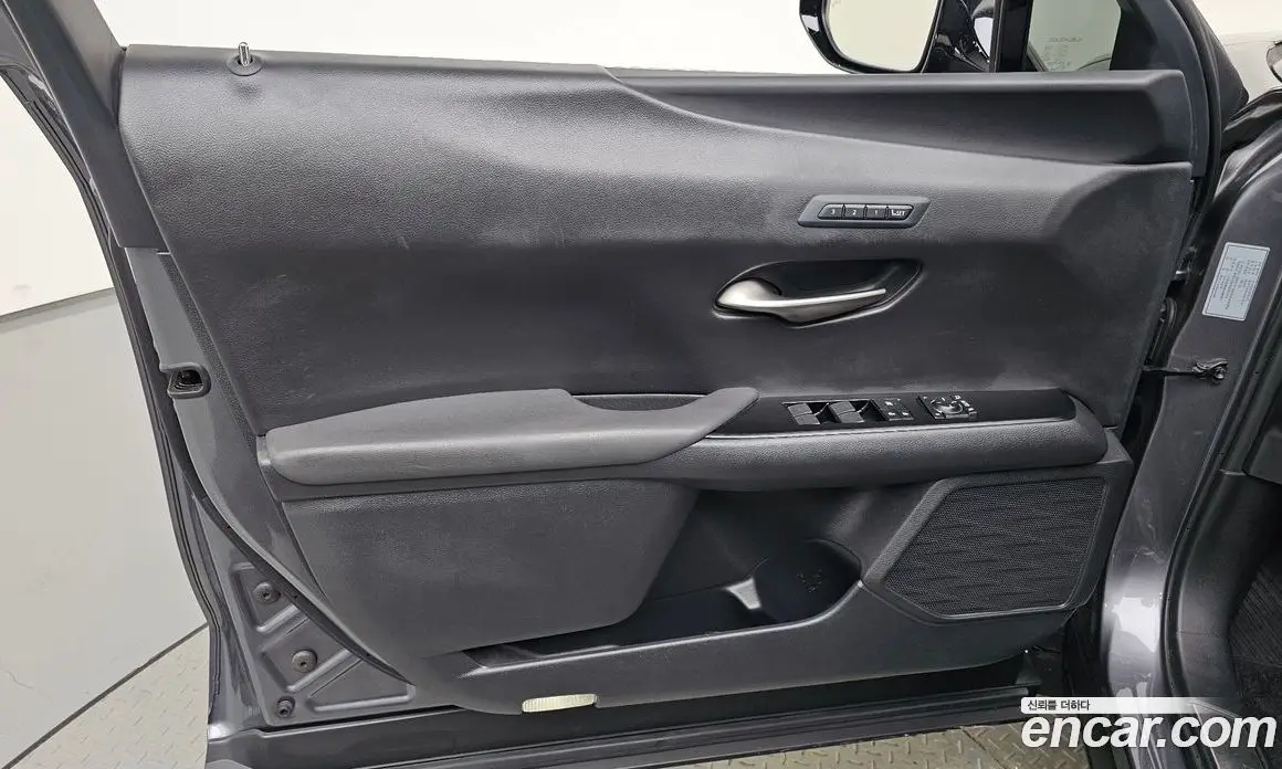 Lexus UX 2019 2.0 автомат (гидро), фото 13 Lexus UX 2019 2.0 автомат (гидро), фото 13