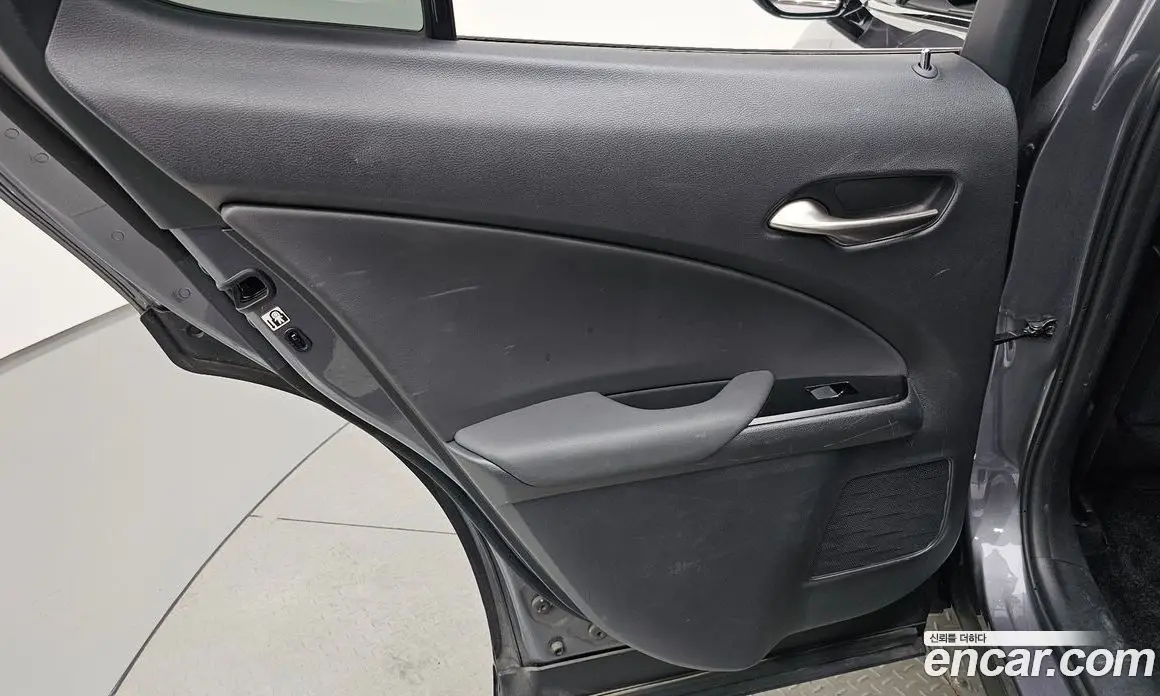 Lexus UX 2019 2.0 автомат (гидро), фото 14 Lexus UX 2019 2.0 автомат (гидро), фото 14