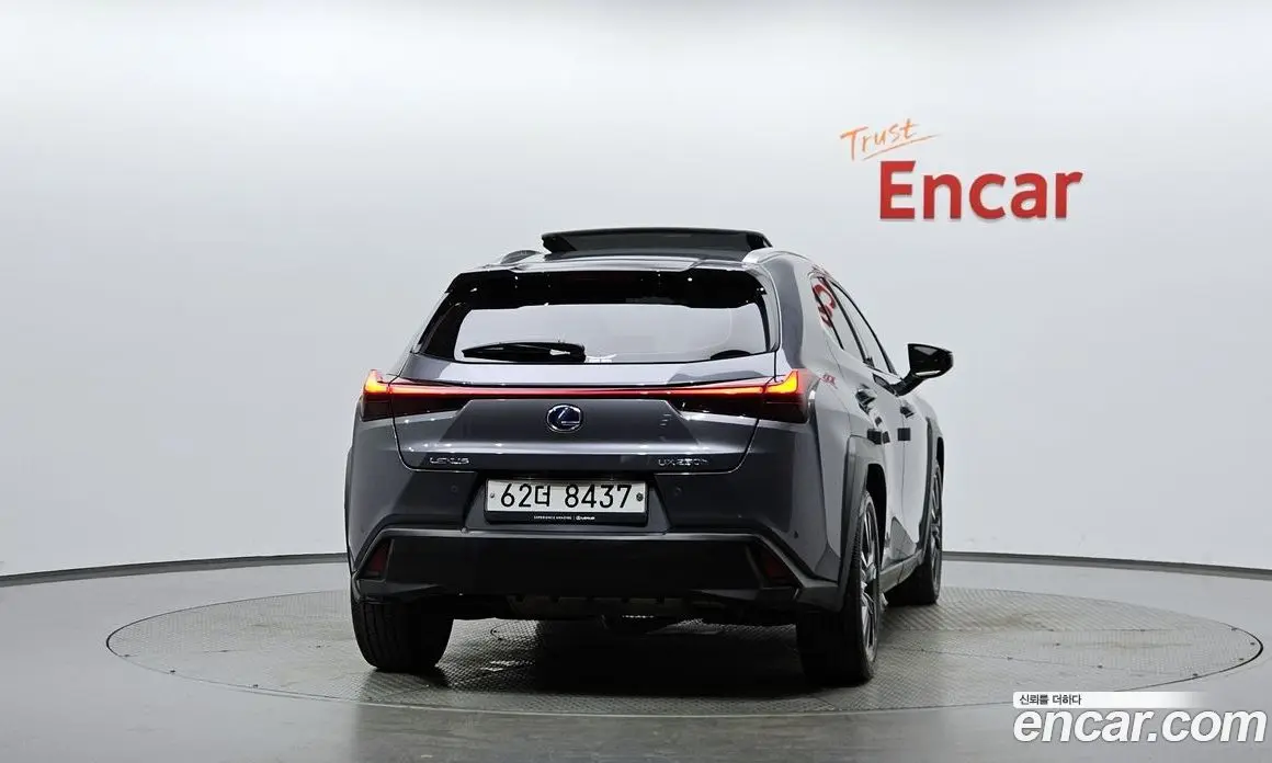 Lexus UX 2019 2.0 автомат (гидро), фото 3 Lexus UX 2019 2.0 автомат (гидро), фото 3