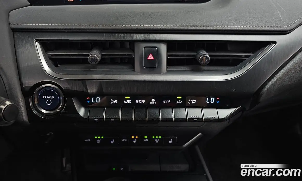 Lexus UX 2019 2.0 автомат (гидро), фото 26 Lexus UX 2019 2.0 автомат (гидро), фото 26