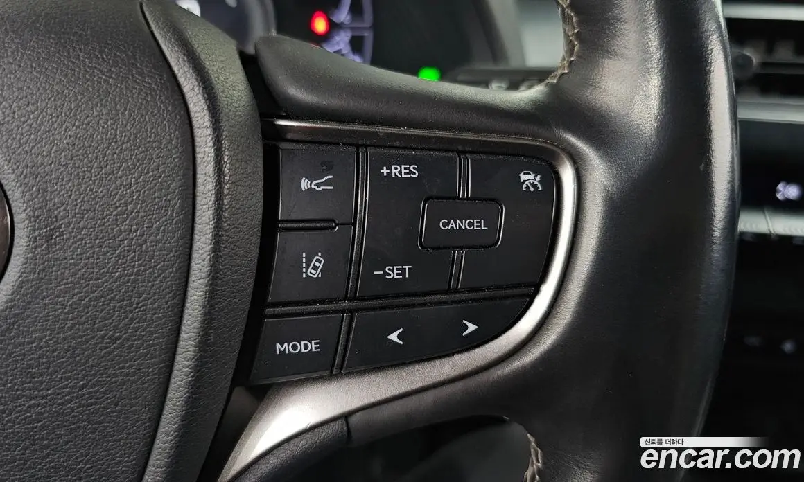 Lexus UX 2019 2.0 автомат (гидро), фото 27 Lexus UX 2019 2.0 автомат (гидро), фото 27