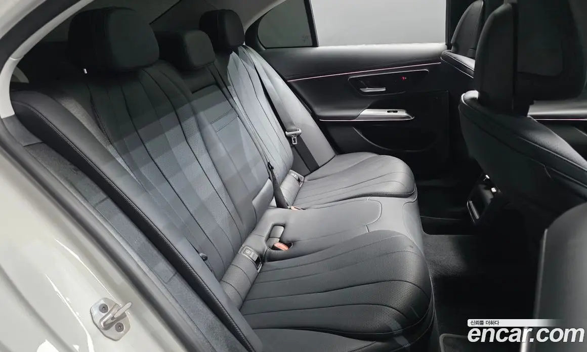 Mercedes-Benz E-Class 2024 2.0 гидро, фото 17