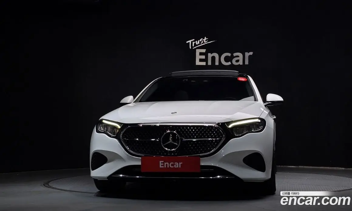 Mercedes-Benz E-Class 2024 2.0 гидро, фото 3
