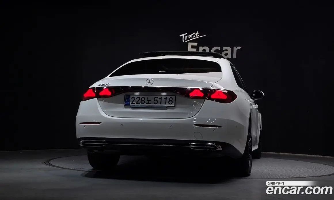 Mercedes-Benz E-Class 2024 2.0 гидро, фото 4