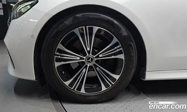 Mercedes-Benz E-Class 2024 2.0 гидро, миниатюра 5