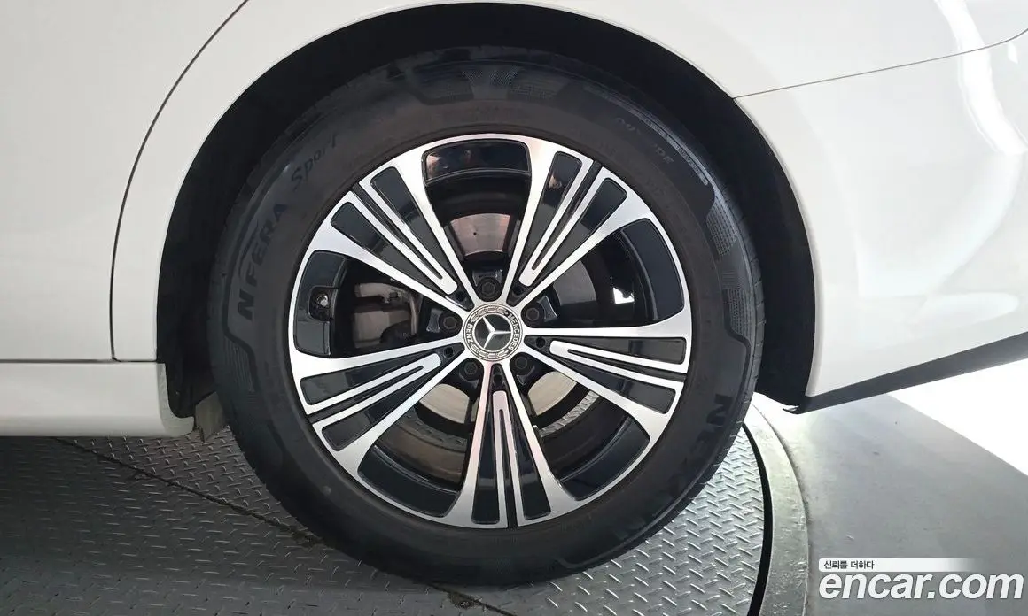 Mercedes-Benz E-Class 2024 2.0 гидро, фото 7