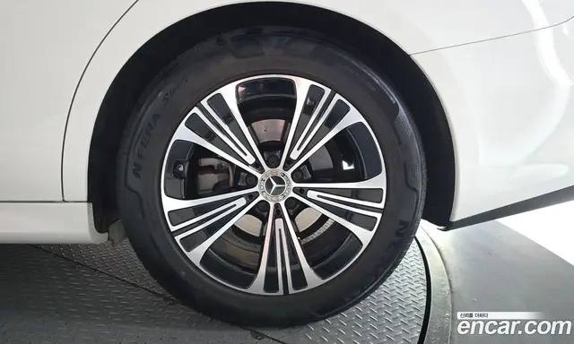 Mercedes-Benz E-Class 2024 2.0 гидро, миниатюра 7