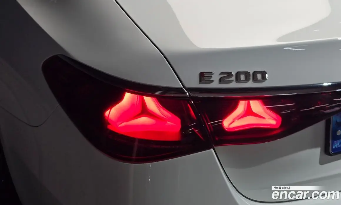 Mercedes-Benz E-Class 2024 2.0 гидро, фото 9