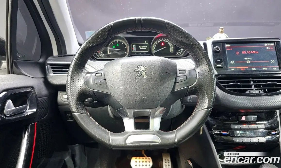 Peugeot 2008 2018 1.5 автомат (гидро), фото 12