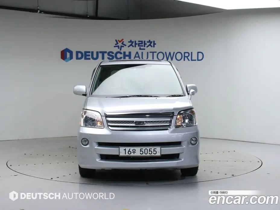 Toyota Noah 2005 2.0 автомат (вариатор), фото 3 Toyota Noah 2005 2.0 автомат (вариатор), фото 3