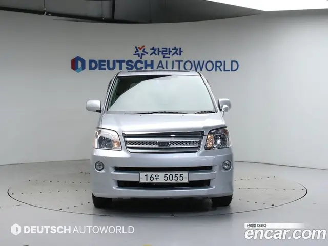 Toyota Noah 2005 2.0 автомат (вариатор), миниатюра 3 Toyota Noah 2005 2.0 автомат (вариатор), миниатюра 3