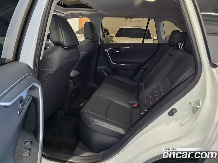 Toyota RAV4 2025 2.5 автомат (вариатор), фото 11 Toyota RAV4 2025 2.5 автомат (вариатор), фото 11