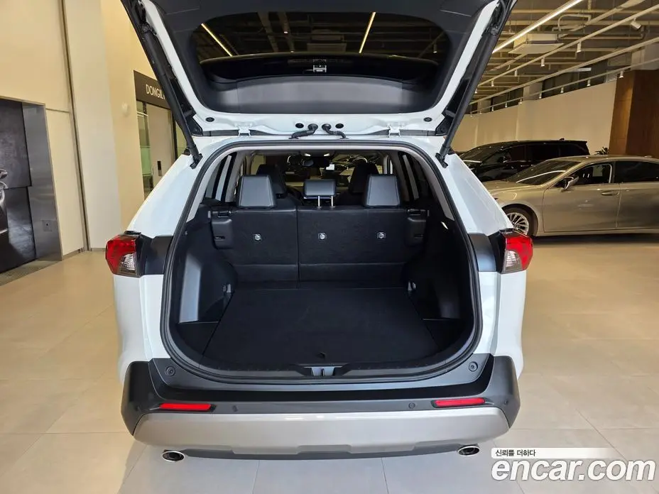 Toyota RAV4 2025 2.5 автомат (вариатор), фото 14 Toyota RAV4 2025 2.5 автомат (вариатор), фото 14