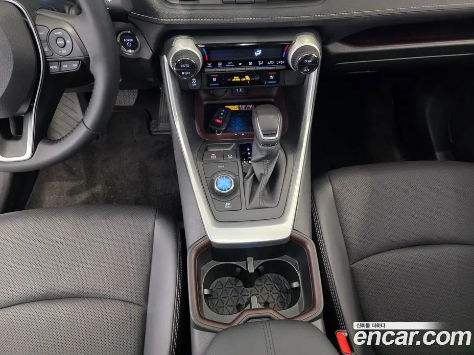 Toyota RAV4 2025 2.5 автомат (вариатор), фото 9 Toyota RAV4 2025 2.5 автомат (вариатор), фото 9