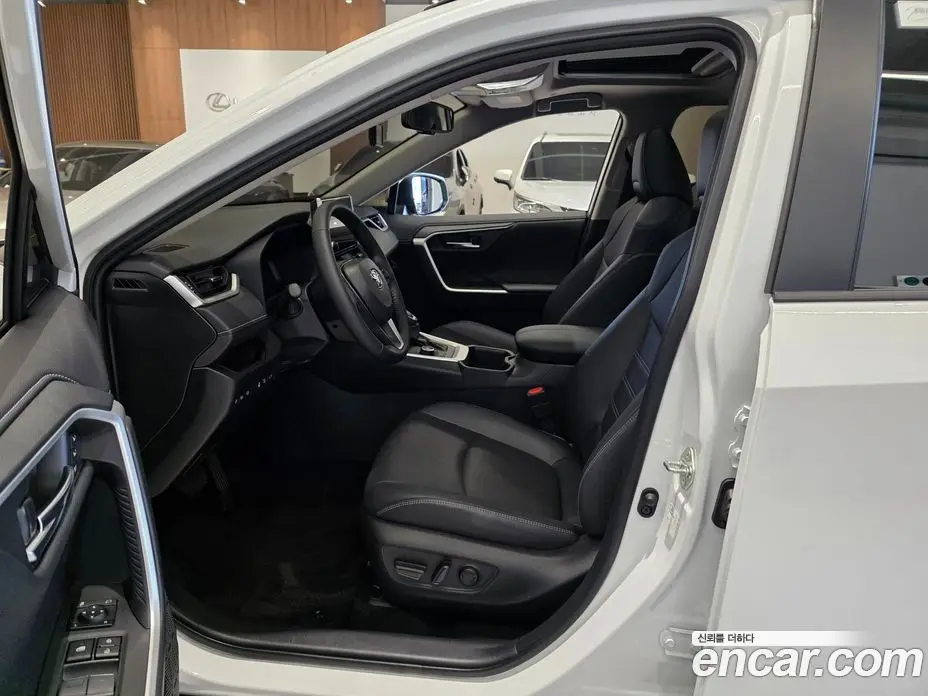 Toyota RAV4 2025 2.5 автомат (вариатор), фото 10 Toyota RAV4 2025 2.5 автомат (вариатор), фото 10