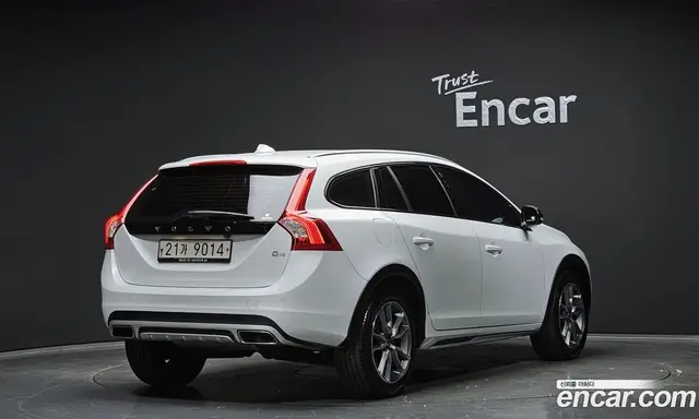 Volvo V60 2017 2.0 автомат (гидро), миниатюра 2