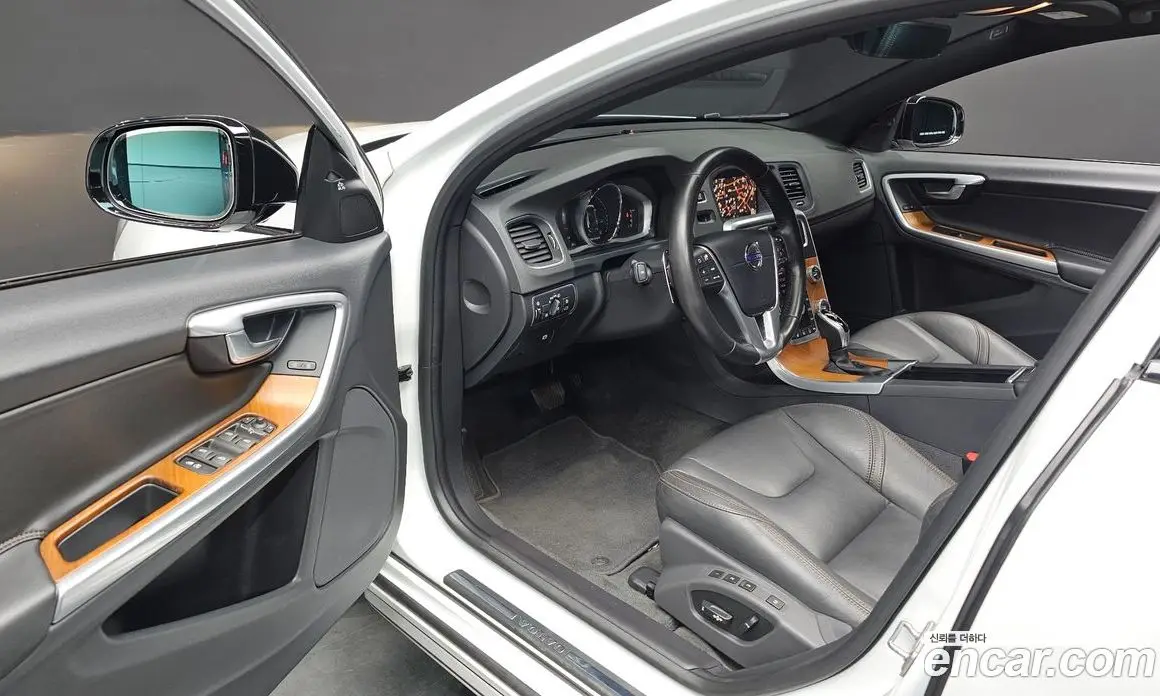 Volvo V60 2017 2.0 автомат (гидро), фото 12