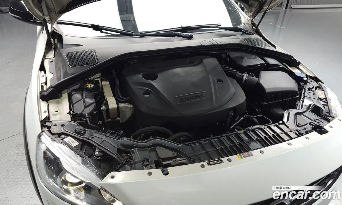 Volvo V60 2017 2.0 автомат (гидро), фото 6