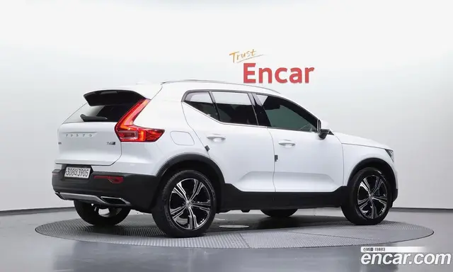 Volvo XC40 2020 2.0 автомат (гидро), миниатюра 2