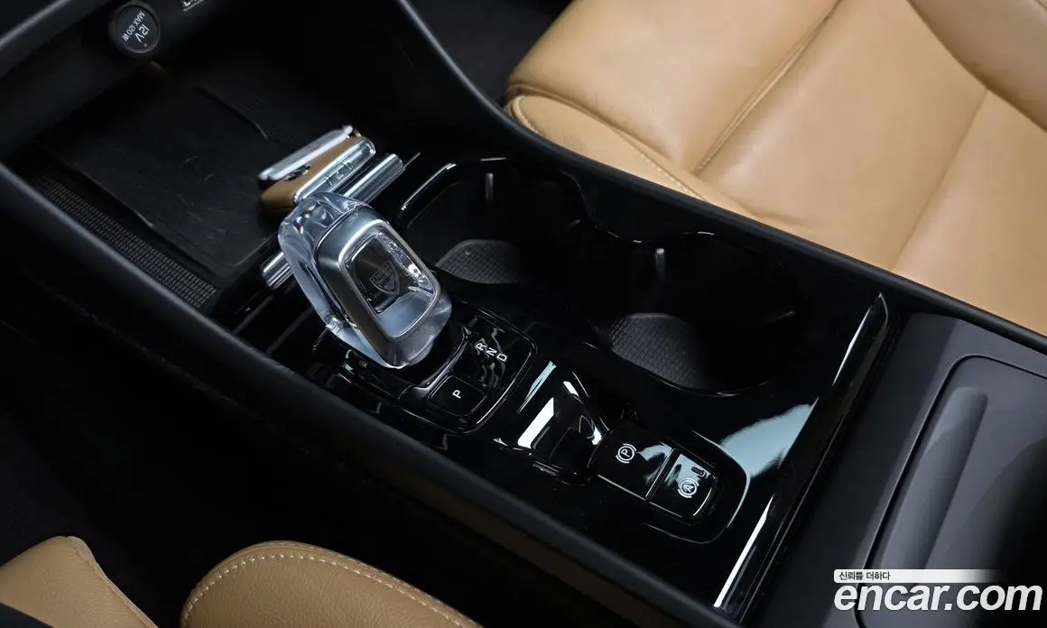 Volvo XC40 2020 2.0 автомат (гидро), фото 12