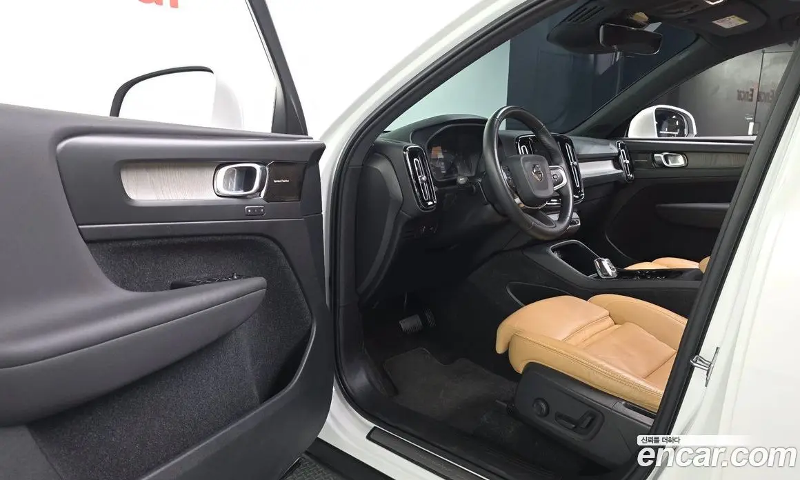 Volvo XC40 2020 2.0 автомат (гидро), фото 13