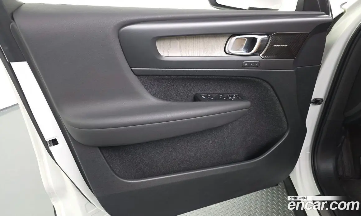 Volvo XC40 2020 2.0 автомат (гидро), фото 14