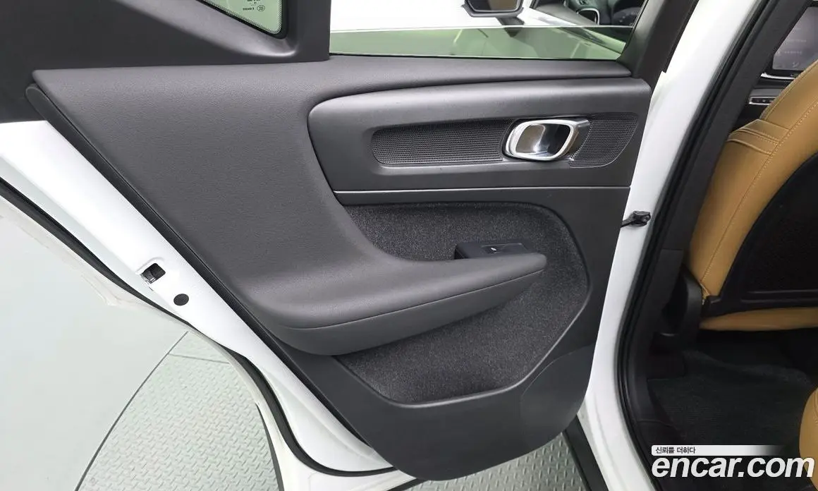 Volvo XC40 2020 2.0 автомат (гидро), фото 15
