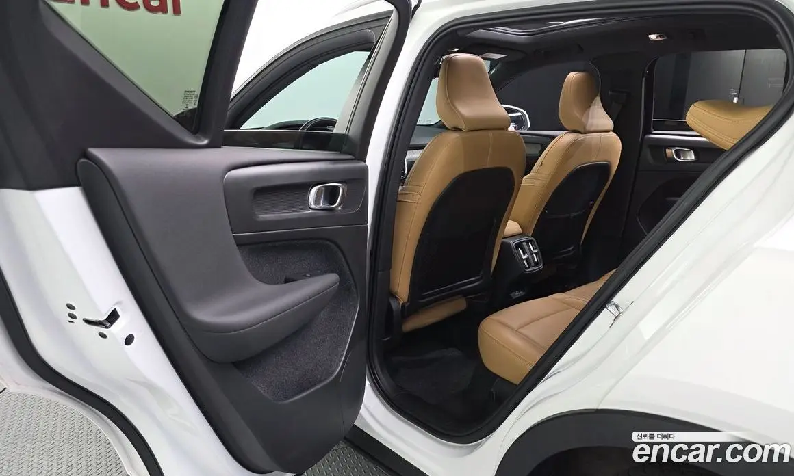 Volvo XC40 2020 2.0 автомат (гидро), фото 16