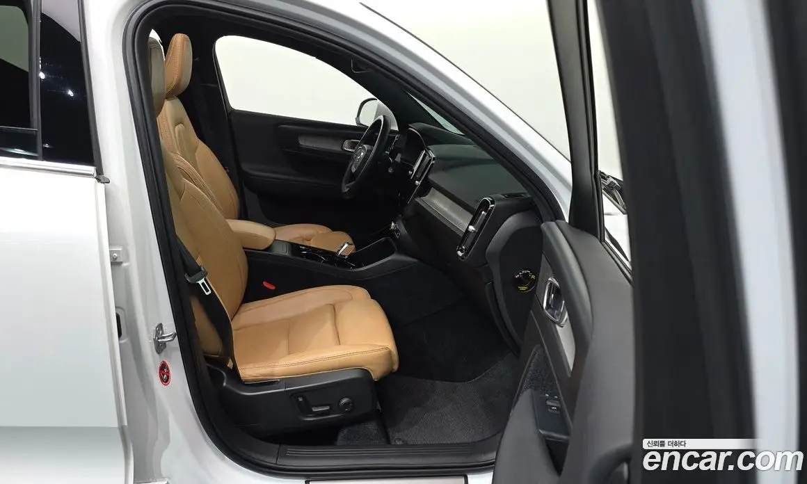 Volvo XC40 2020 2.0 автомат (гидро), фото 17