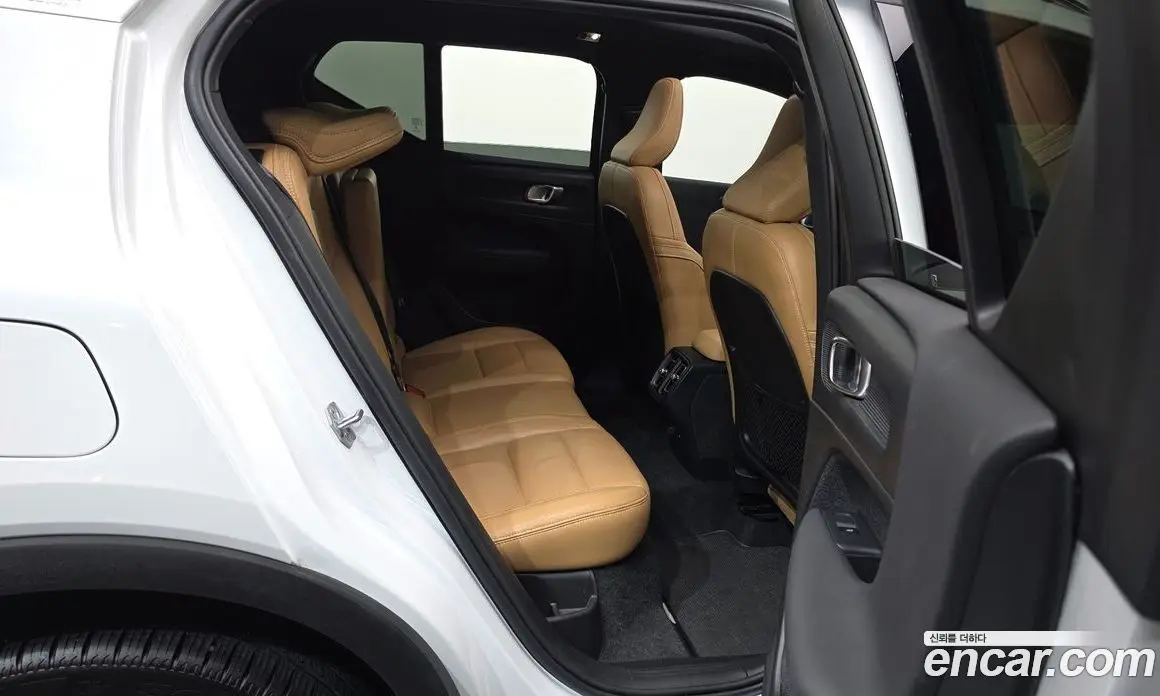 Volvo XC40 2020 2.0 автомат (гидро), фото 18
