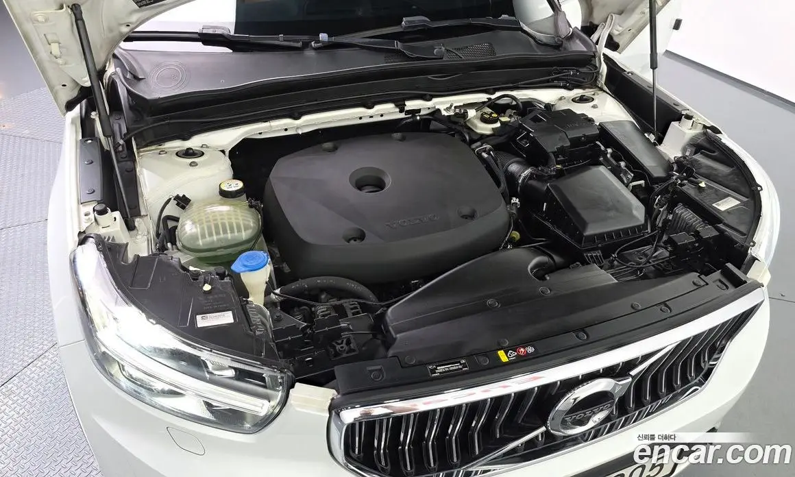 Volvo XC40 2020 2.0 автомат (гидро), фото 6