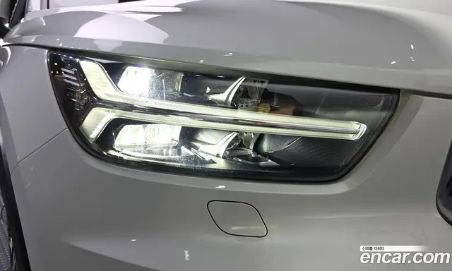 Volvo XC40 2020 2.0 автомат (гидро), миниатюра 8