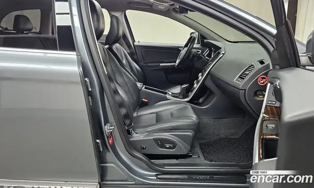 Volvo XC60 2017 2.4 автомат (гидро), миниатюра 11